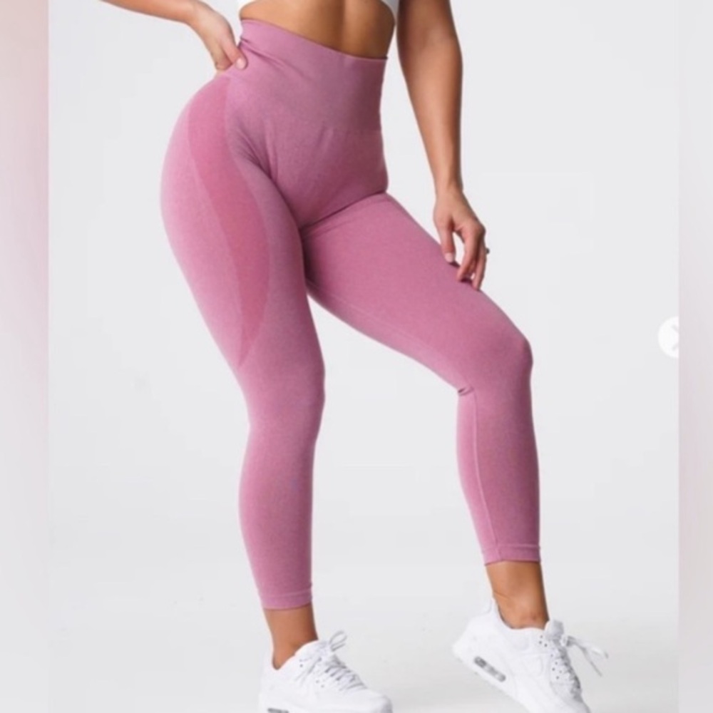 NVGTN Contour Curve Seamless Rose Pink Leggings Size Medium